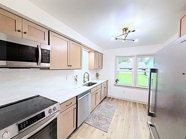 1133 MARQUETTE AVENUE, Green Bay, WI 54304