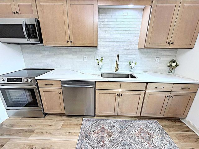 1133 MARQUETTE AVENUE, Green Bay, WI 54304