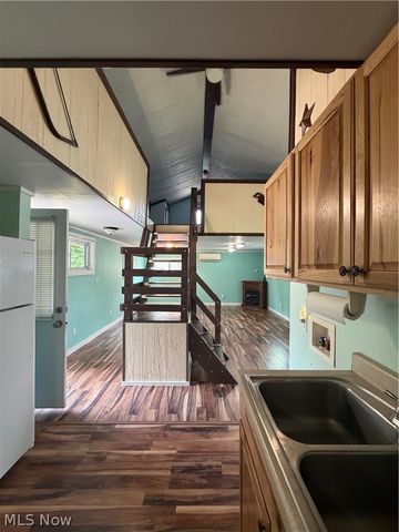12 Hemlock Street, Elizabeth, WV 26143