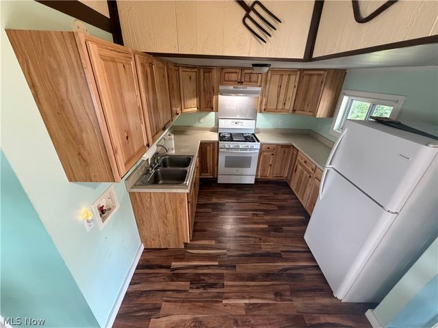 12 Hemlock Street, Elizabeth, WV 26143