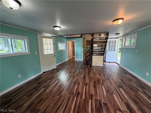 12 Hemlock Street, Elizabeth, WV 26143