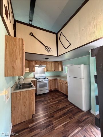 12 Hemlock Street, Elizabeth, WV 26143