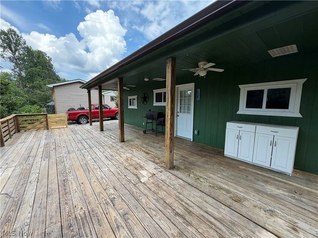 12 Hemlock Street, Elizabeth, WV 26143