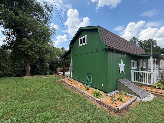 12 Hemlock Street, Elizabeth, WV 26143