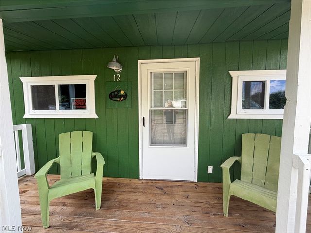 12 Hemlock Street, Elizabeth, WV 26143