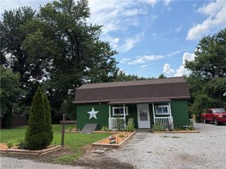 12 Hemlock Street, Elizabeth, WV 26143