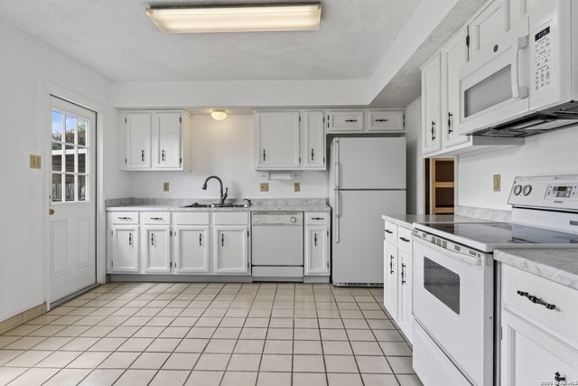 11303 Vance Jackson Rd Apt G4, San Antonio, TX 78230