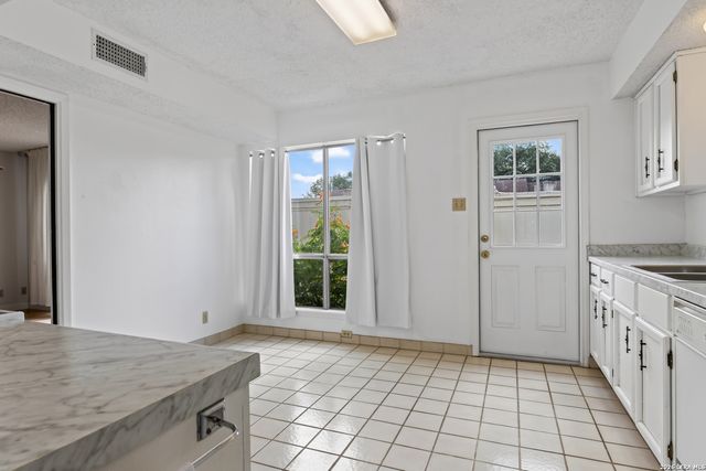 11303 Vance Jackson Rd Apt G4, San Antonio, TX 78230