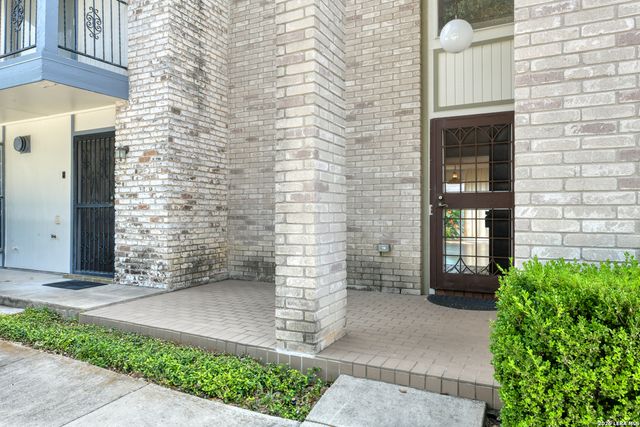 11303 Vance Jackson Rd Apt G4, San Antonio, TX 78230
