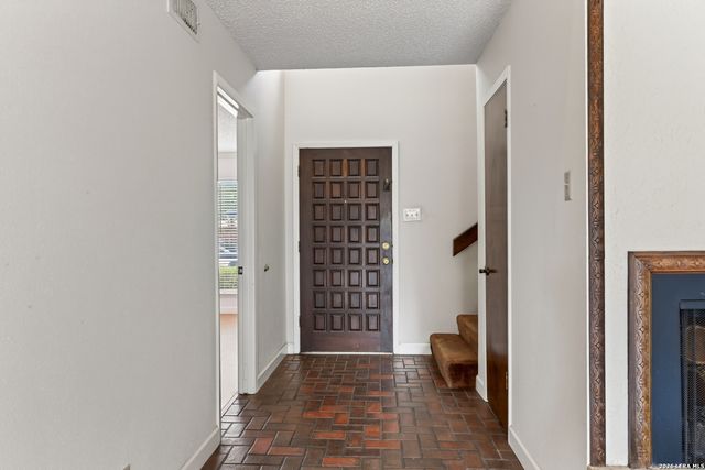 11303 Vance Jackson Rd Apt G4, San Antonio, TX 78230
