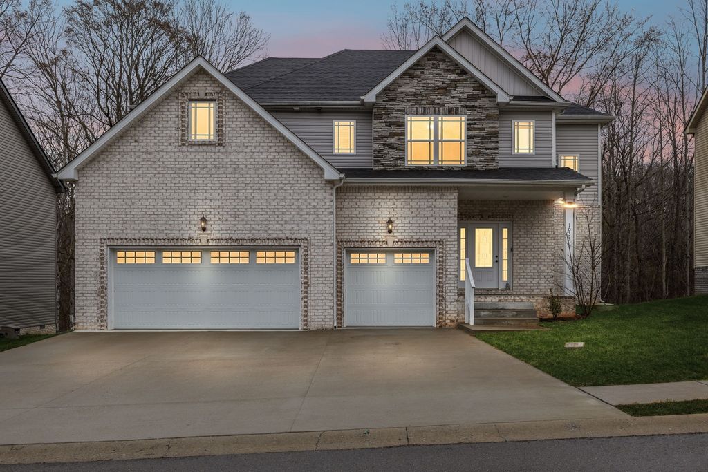 1033 Brightwood Ct, Clarksville, TN 37043