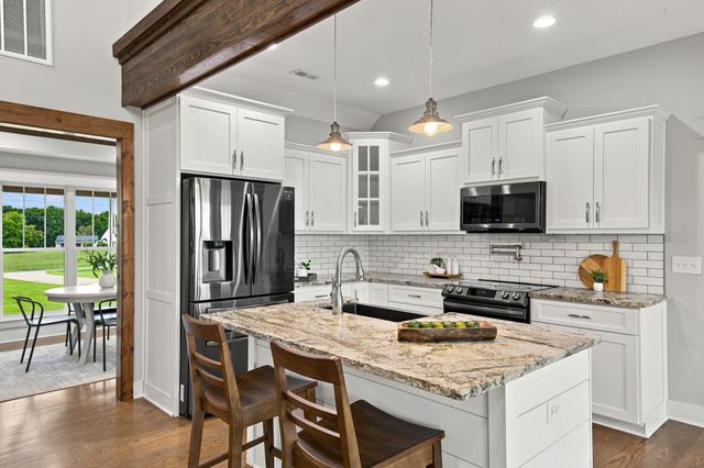 1174 Abiff Rd, Bon Aqua, TN 37025