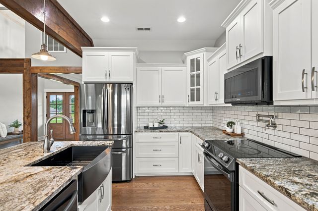 1174 Abiff Rd, Bon Aqua, TN 37025