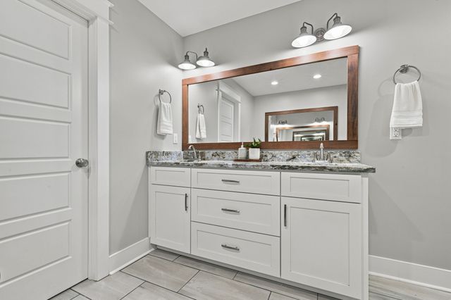 1174 Abiff Rd, Bon Aqua, TN 37025