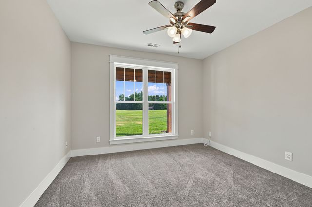 1174 Abiff Rd, Bon Aqua, TN 37025