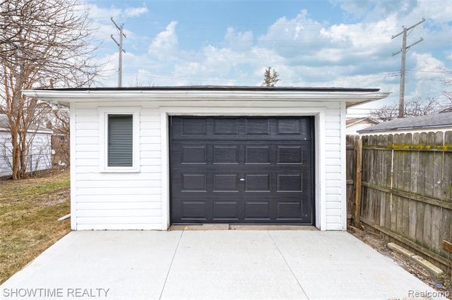 22620 Raven Avenue, Eastpointe, MI 48021