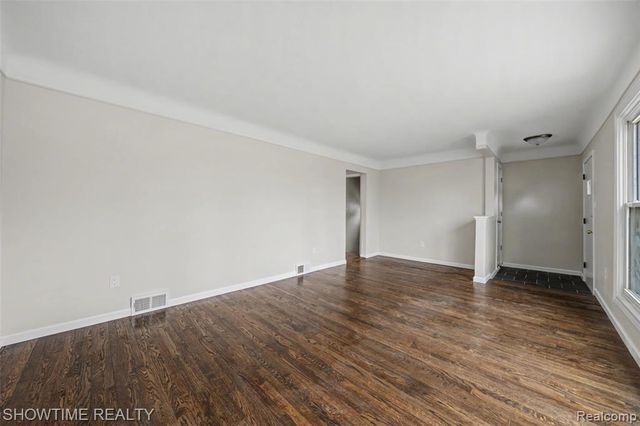 22620 Raven Avenue, Eastpointe, MI 48021