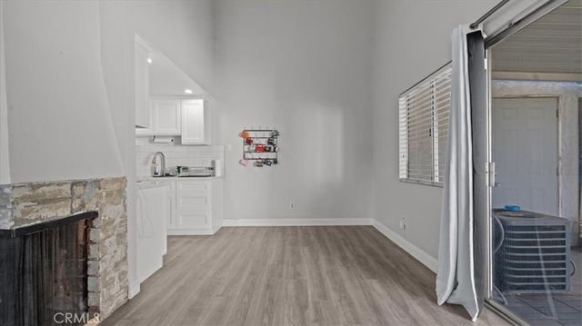 1386 W 8th, Upland, CA 91786