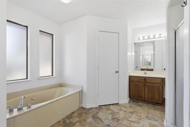 6205 Berlinetta Drive, Arlington, TX 76001