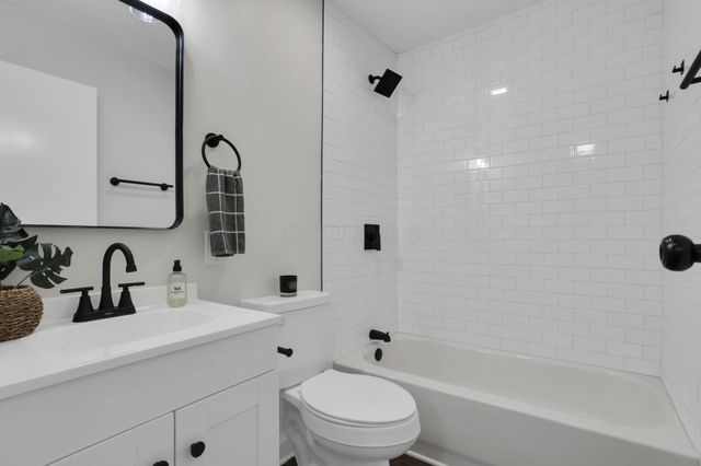 3832 Laguna Drive, Columbus, OH 43232