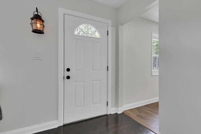 3832 Laguna Drive, Columbus, OH 43232