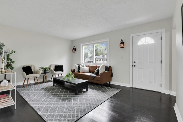 3832 Laguna Drive, Columbus, OH 43232