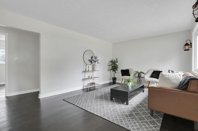 3832 Laguna Drive, Columbus, OH 43232