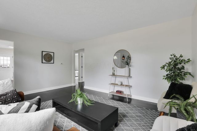 3832 Laguna Drive, Columbus, OH 43232