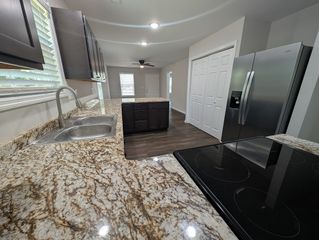 709 E 9th St, Columbia, TN 38401