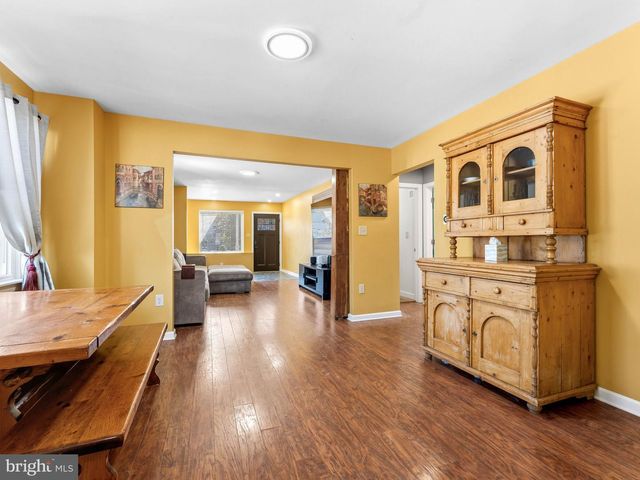 8 13TH ST, Burlington, NJ 08016