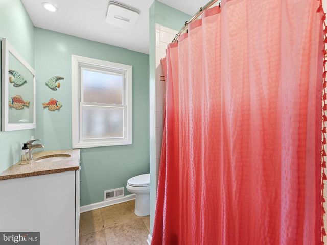 8 13TH ST, Burlington, NJ 08016