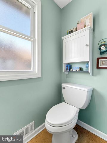 8 13TH ST, Burlington, NJ 08016