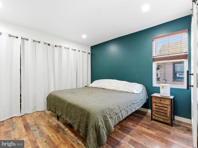 8 13TH ST, Burlington, NJ 08016