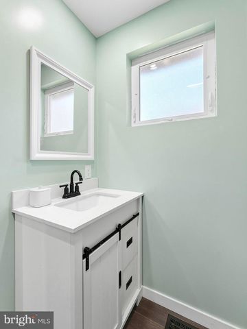 8 13TH ST, Burlington, NJ 08016