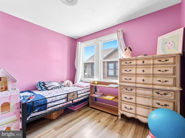 8 13TH ST, Burlington, NJ 08016
