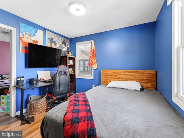 8 13TH ST, Burlington, NJ 08016