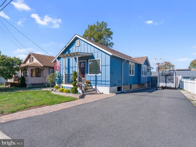 8 13TH ST, Burlington, NJ 08016