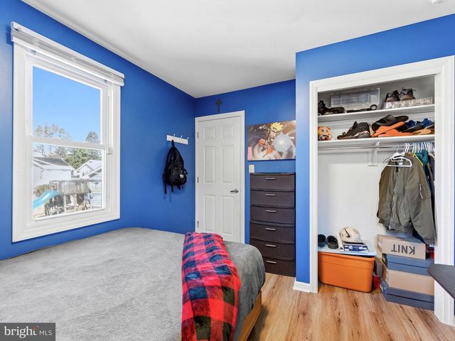 8 13TH ST, Burlington, NJ 08016