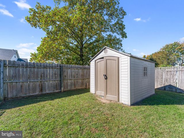 8 13TH ST, Burlington, NJ 08016