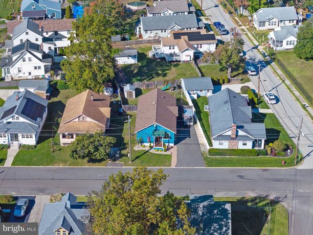 8 13TH ST, Burlington, NJ 08016