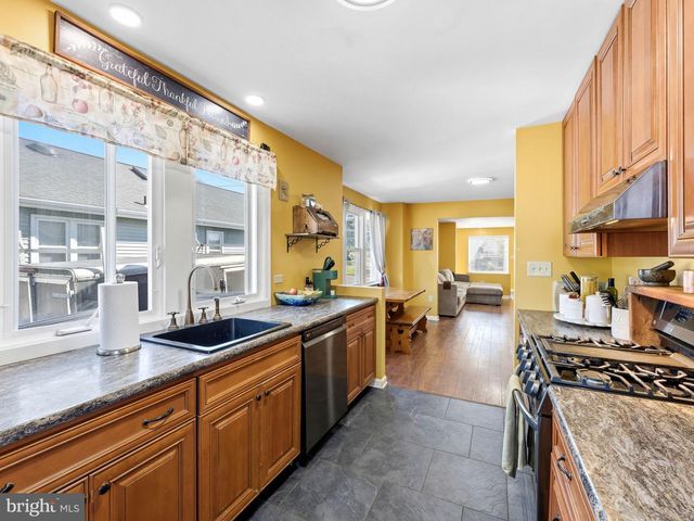 8 13TH ST, Burlington, NJ 08016