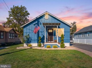 8 13TH ST, Burlington, NJ 08016