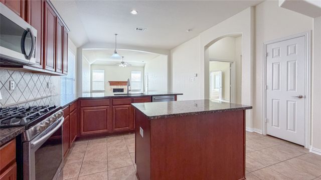 5312 Hockley Drive, Grand Prairie, TX 75052