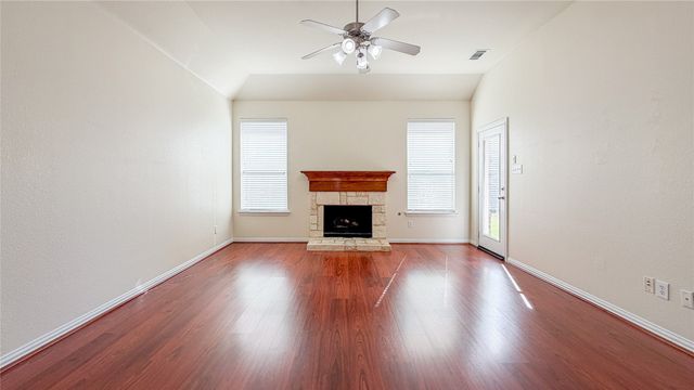 5312 Hockley Drive, Grand Prairie, TX 75052