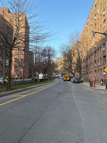 1591 Metropolitan Avenue 5I, Bronx, NY 10462