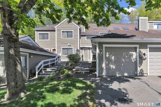 9 Country Walk 9, Shelton, CT 06484