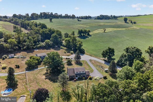 4124 LAWTON CT, Schnecksville, PA 18078