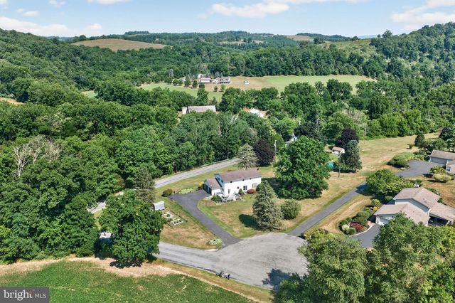 4124 LAWTON CT, Schnecksville, PA 18078
