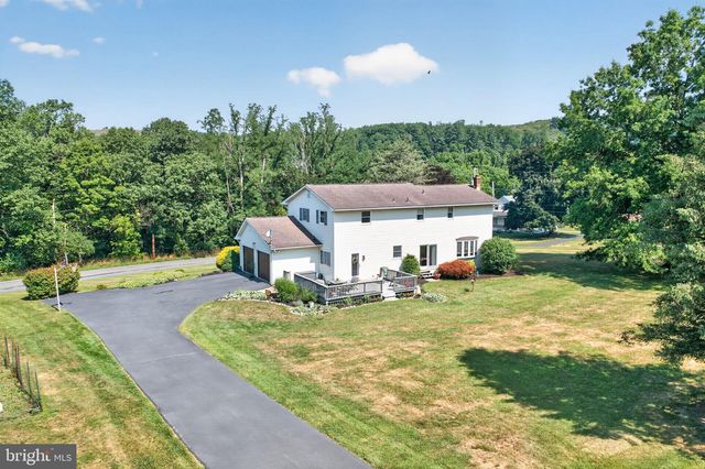 4124 LAWTON CT, Schnecksville, PA 18078