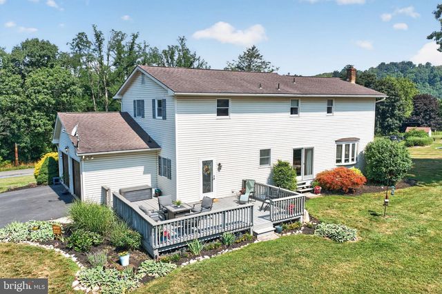 4124 LAWTON CT, Schnecksville, PA 18078